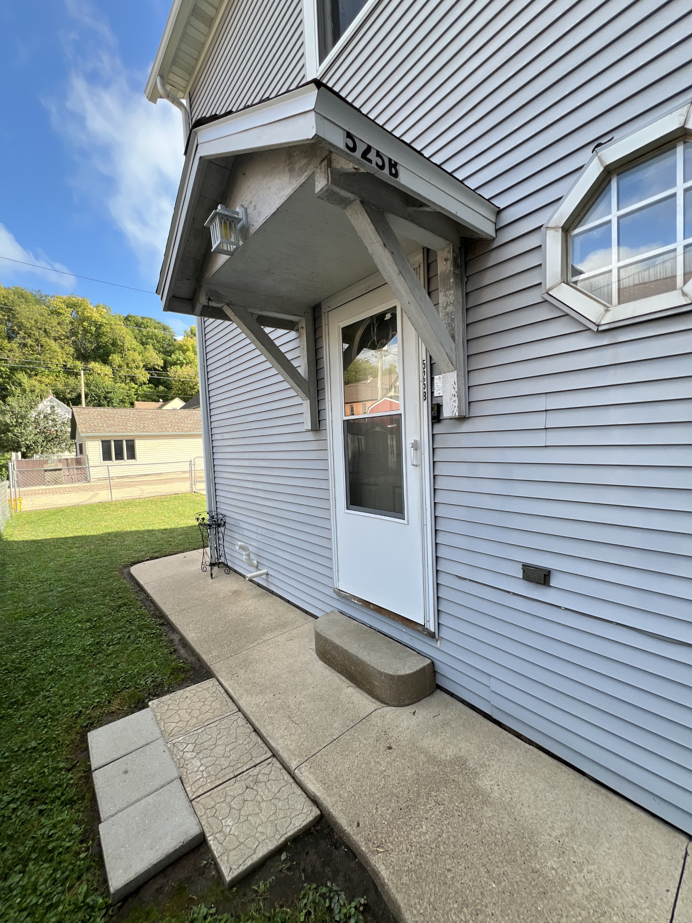 525 West Locust Street - B