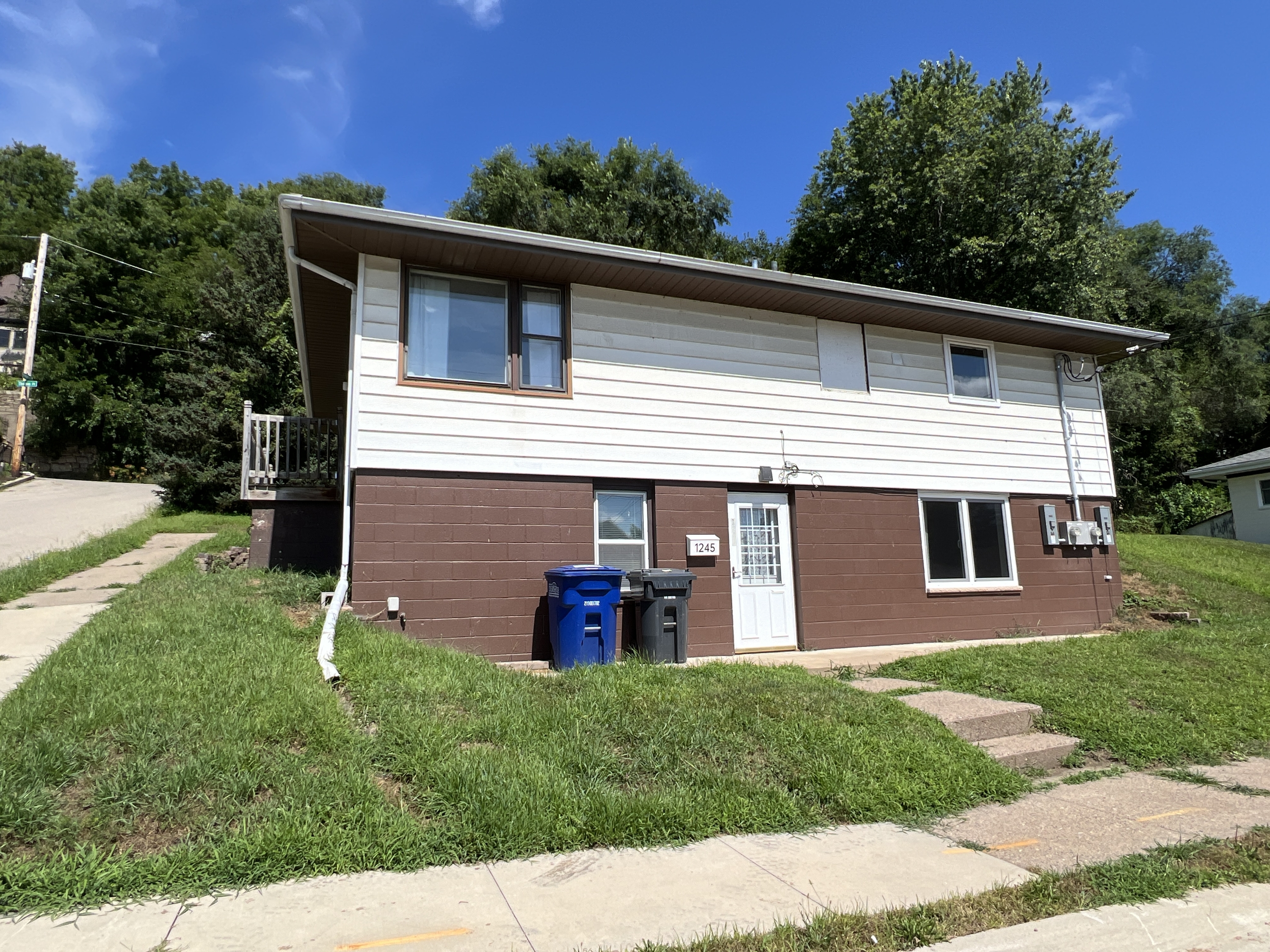 1245 High Bluff Street - 1/2