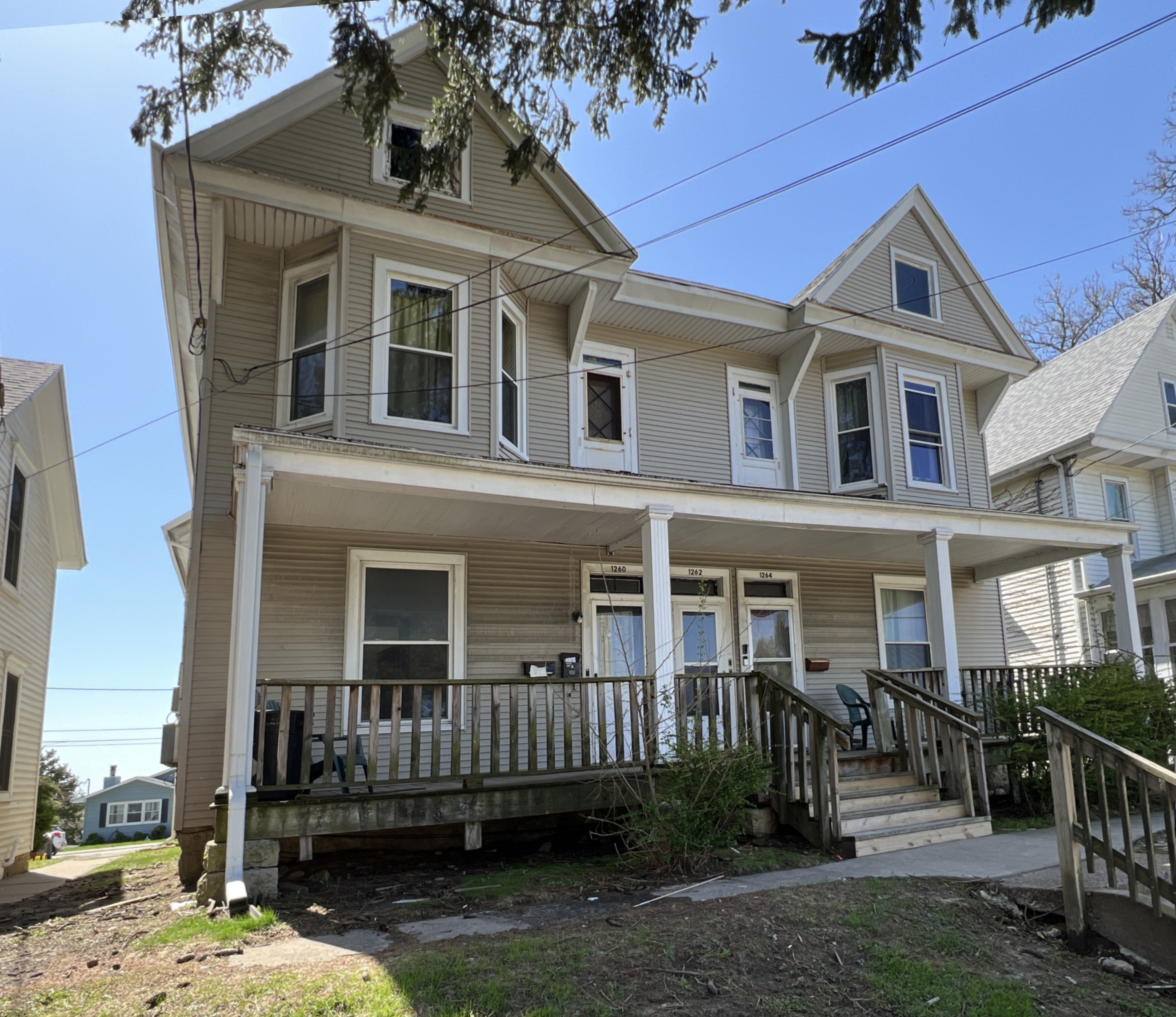 1260 University Avenue - 1
